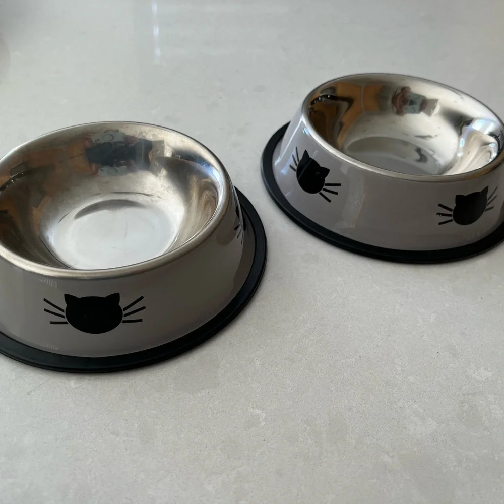 Food & Water Bowls for Cats - used, like-new